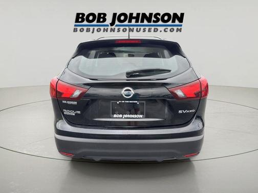 Magnetic Black 2018 Nissan Rogue Sport SV