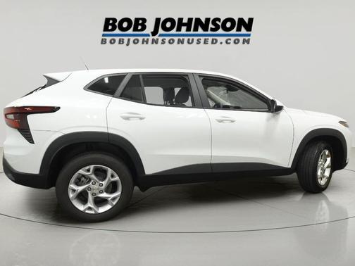 Summit White 2025 Chevrolet Trax LS