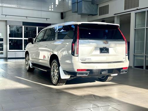 2022 Cadillac Escalade ESV Premium Luxury