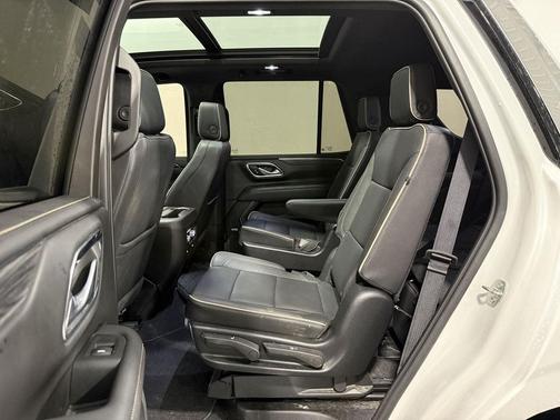 White Frost Tricoat 2023 GMC Yukon SLT