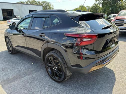 Mosaic Black Metallic 2025 Chevrolet Trax FWD ACTIV