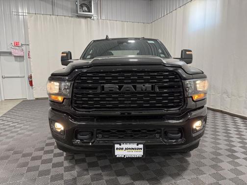 Diamond Black Crystal Pearlcoat 2024 RAM 2500 Big Horn Crew Cab 4x4 6'4' Box