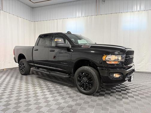 Diamond Black Crystal Pearlcoat 2024 RAM 2500 Big Horn Crew Cab 4x4 6'4' Box