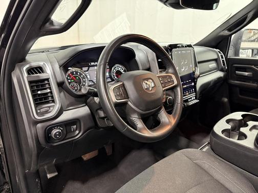 Diamond Black Crystal Pearlcoat 2024 RAM 2500 Big Horn Crew Cab 4x4 6'4' Box