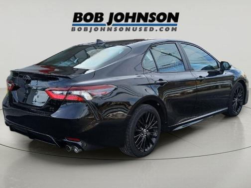 Midnight Black Metallic 2022 Toyota Camry SE