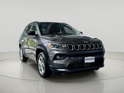 Granite Crystal Metallic Clearcoat 2023 Jeep Compass Latitude