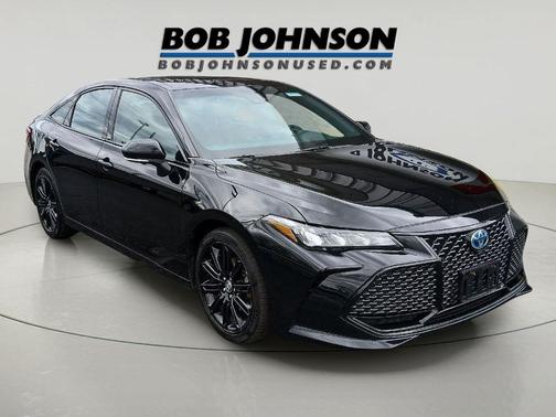 Midnight Black Metallic 2022 Toyota Avalon Hybrid XSE