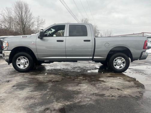 2024 RAM 2500 Tradesman Crew Cab 4x4 6'4' Box