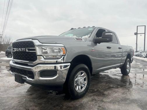 2024 RAM 2500 Tradesman Crew Cab 4x4 6'4' Box