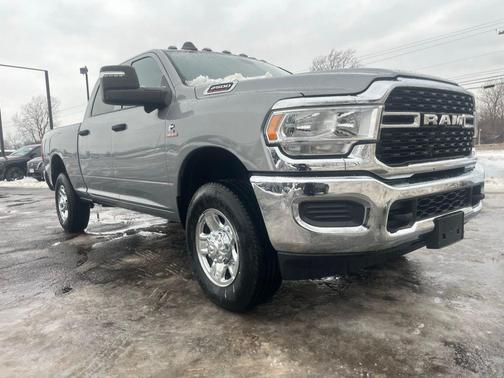 2024 RAM 2500 Tradesman Crew Cab 4x4 6'4' Box