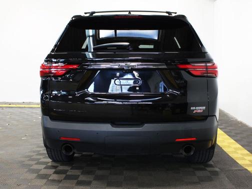 Mosaic Black Metallic 2022 Chevrolet Traverse RS