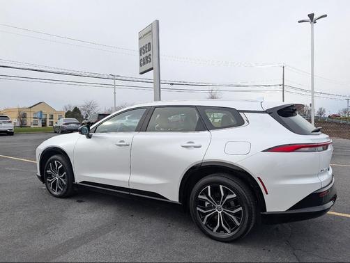 Oxygen White 2025 Toyota Crown Signia XLE