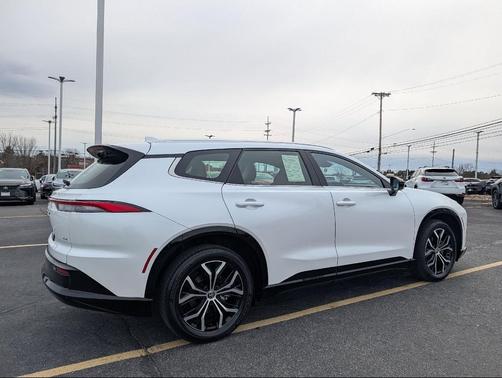 Oxygen White 2025 Toyota Crown Signia XLE