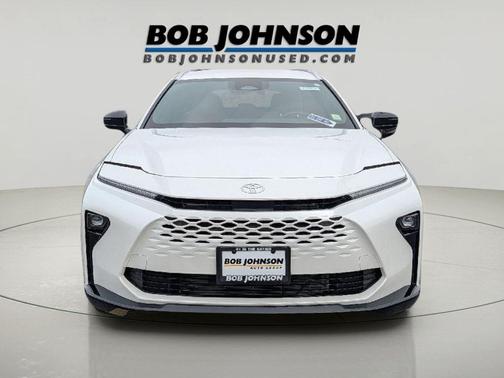 Oxygen White 2025 Toyota Crown Signia XLE