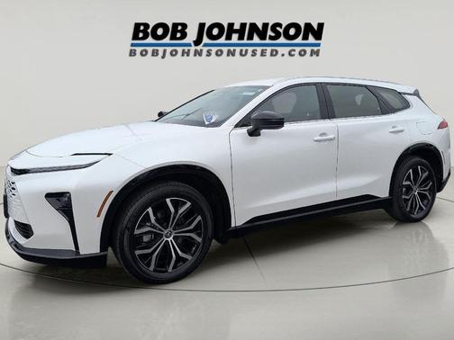 Oxygen White 2025 Toyota Crown Signia XLE