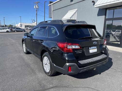 Crystal Black Silica 2019 Subaru Outback 2.5i Premium