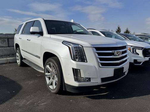 Crystal White Tricoat 2017 Cadillac Escalade Luxury