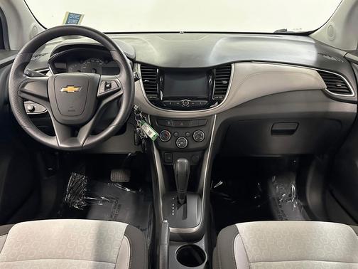 Summit White 2017 Chevrolet Trax LS