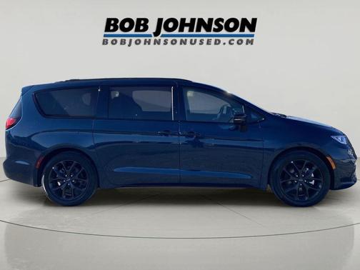 Fathom Blue Pearlcoat 2025 Chrysler Pacifica Limited