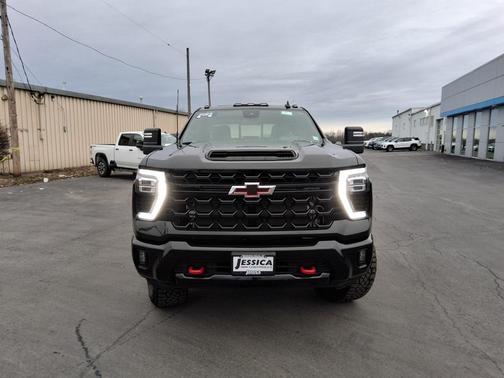 2024 Chevrolet Silverado 2500 4WD Crew Cab Standard Bed ZR2