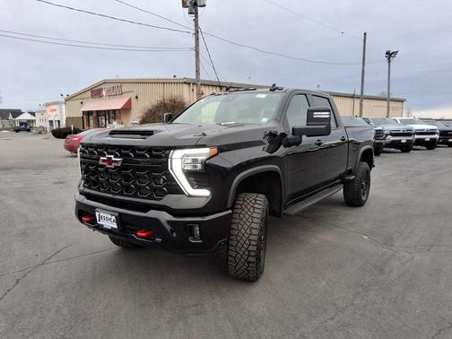 2024 Chevrolet Silverado 2500 4WD Crew Cab Standard Bed ZR2