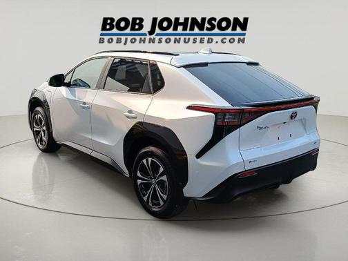 Wind Chill Pearl 2024 Toyota bZ4X XLE
