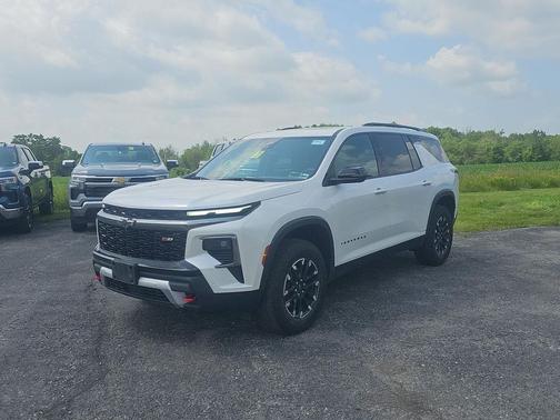 Iridescent Pearl Tricoat 2024 Chevrolet Traverse AWD Z71