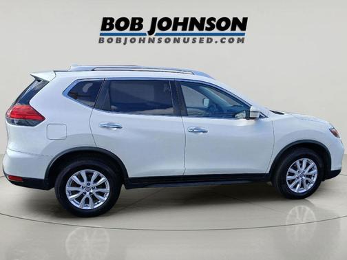 Pearl White 2017 Nissan Rogue SV