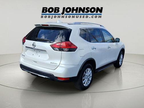 Pearl White 2017 Nissan Rogue SV
