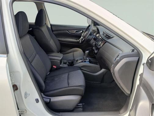 Pearl White 2017 Nissan Rogue SV