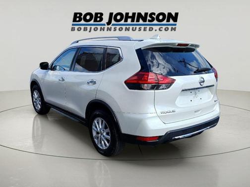 Pearl White 2017 Nissan Rogue SV