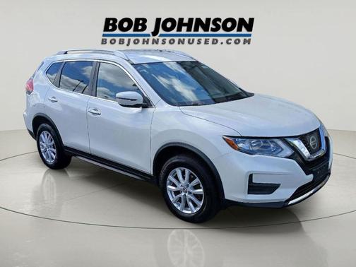 Pearl White 2017 Nissan Rogue SV