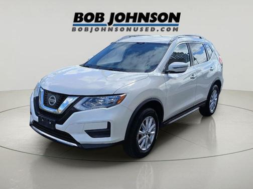 Pearl White 2017 Nissan Rogue SV