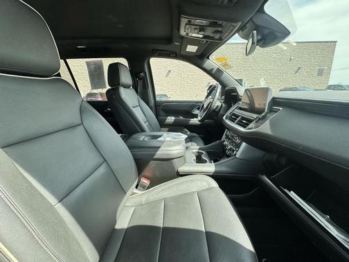 Onyx Black 2023 GMC Yukon XL SLT