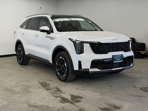 Glacial White Pearl 2024 Kia Sorento S