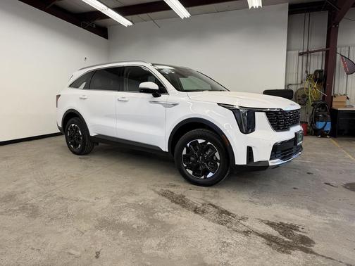 Glacial White Pearl 2024 Kia Sorento S