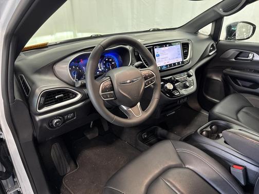 2025 Chrysler Pacifica L