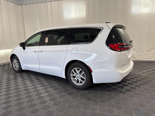 2025 Chrysler Pacifica L