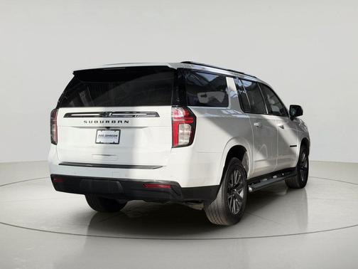 Summit White 2021 Chevrolet Suburban Z71
