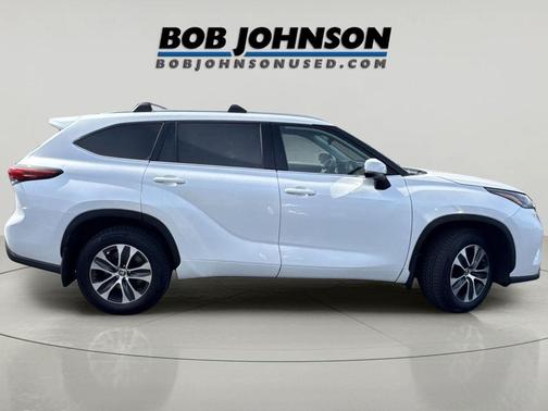 Wind Chill Pearl 2022 Toyota Highlander XLE