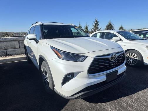 Wind Chill Pearl 2022 Toyota Highlander XLE