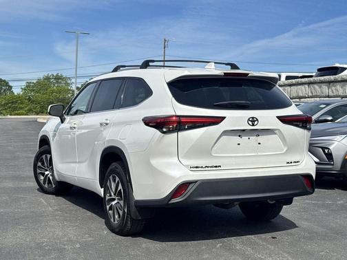 Wind Chill Pearl 2022 Toyota Highlander XLE