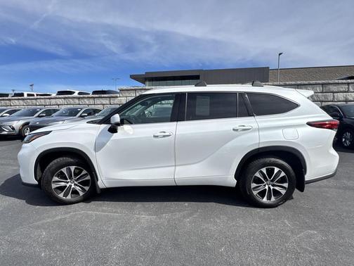 Wind Chill Pearl 2022 Toyota Highlander XLE