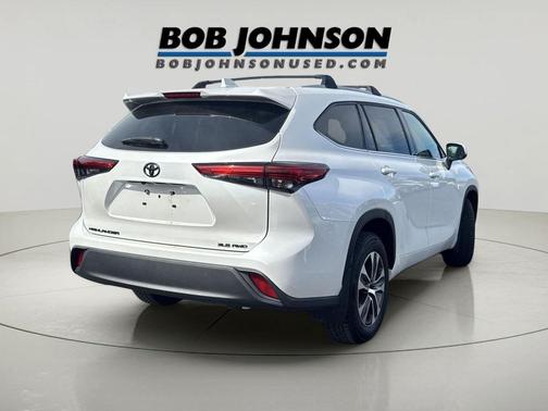 Wind Chill Pearl 2022 Toyota Highlander XLE