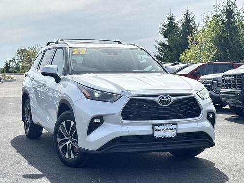 Wind Chill Pearl 2022 Toyota Highlander XLE