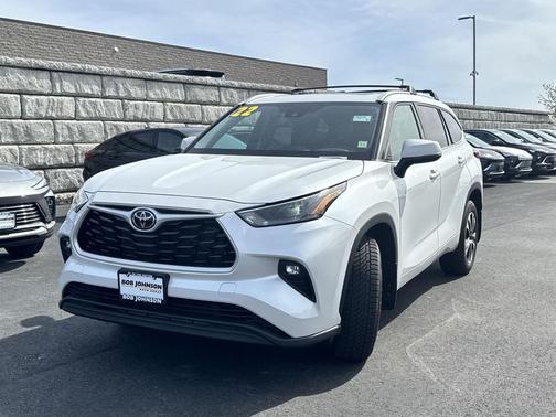 Wind Chill Pearl 2022 Toyota Highlander XLE