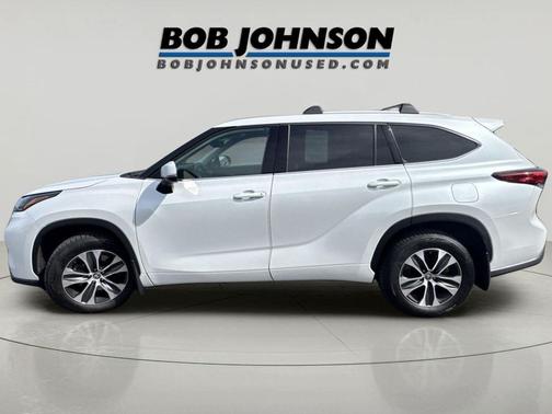 Wind Chill Pearl 2022 Toyota Highlander XLE