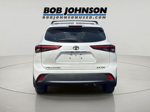 Wind Chill Pearl 2022 Toyota Highlander XLE