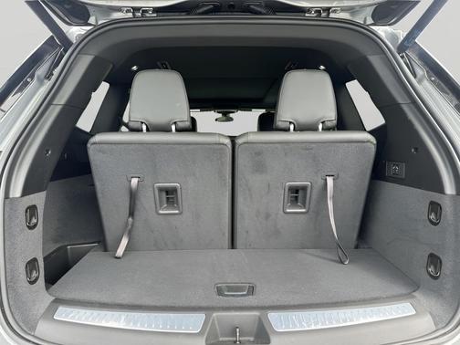 Argent Silver Metallic 2025 Cadillac XT6 Luxury FWD