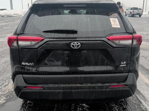 2023 Toyota RAV4 LE